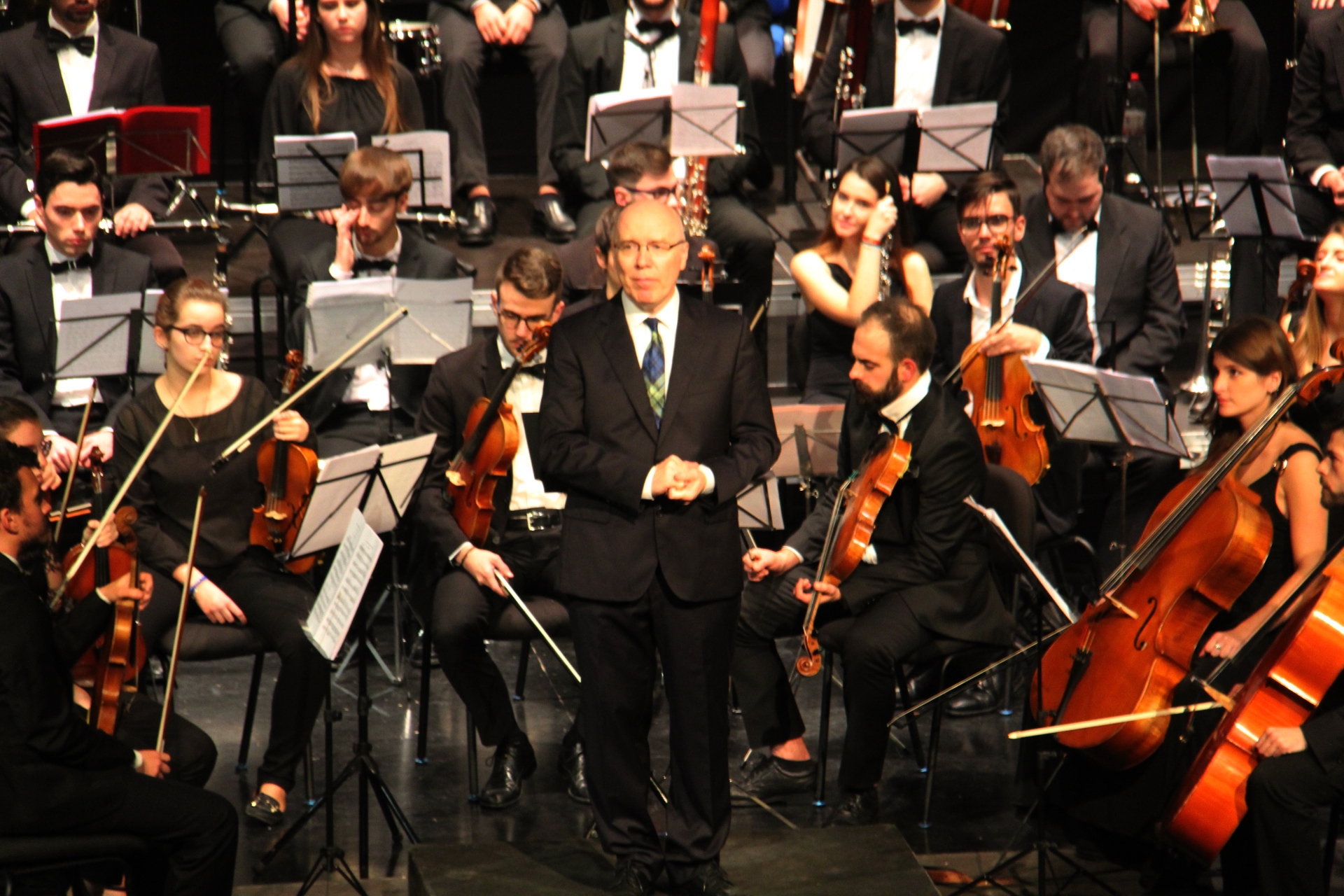 MICHEL THOMAS PRESENTO LAS OBFAS DEL CONCIERTO AÑO NUEVO EN ALMUÑECAR 18